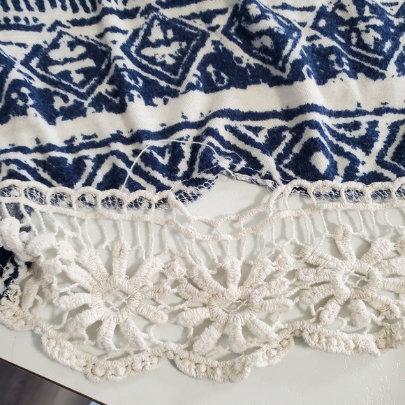 Blue & White Tank Top with lace trim size 2X - Picture 11 of 15